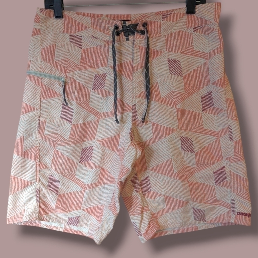 Patagonia Men's Pink Coral Geometric Stripe Wavefarer Boardshorts Swim Surf